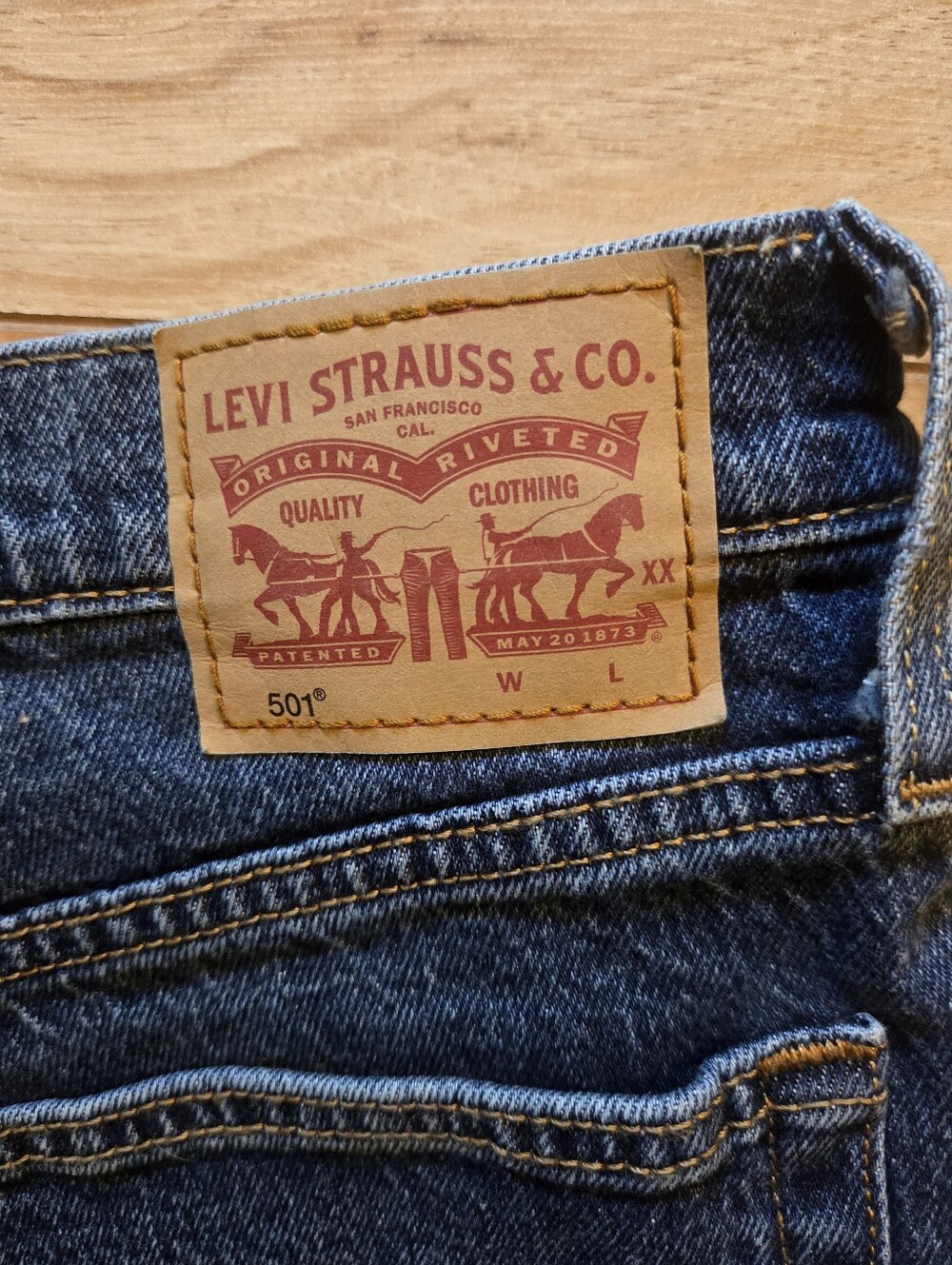 Levi's 501 Women Shorts Size 31 Medium Wash Blue Denim Jeans Cutoff High Rise - Picture 5 of 6